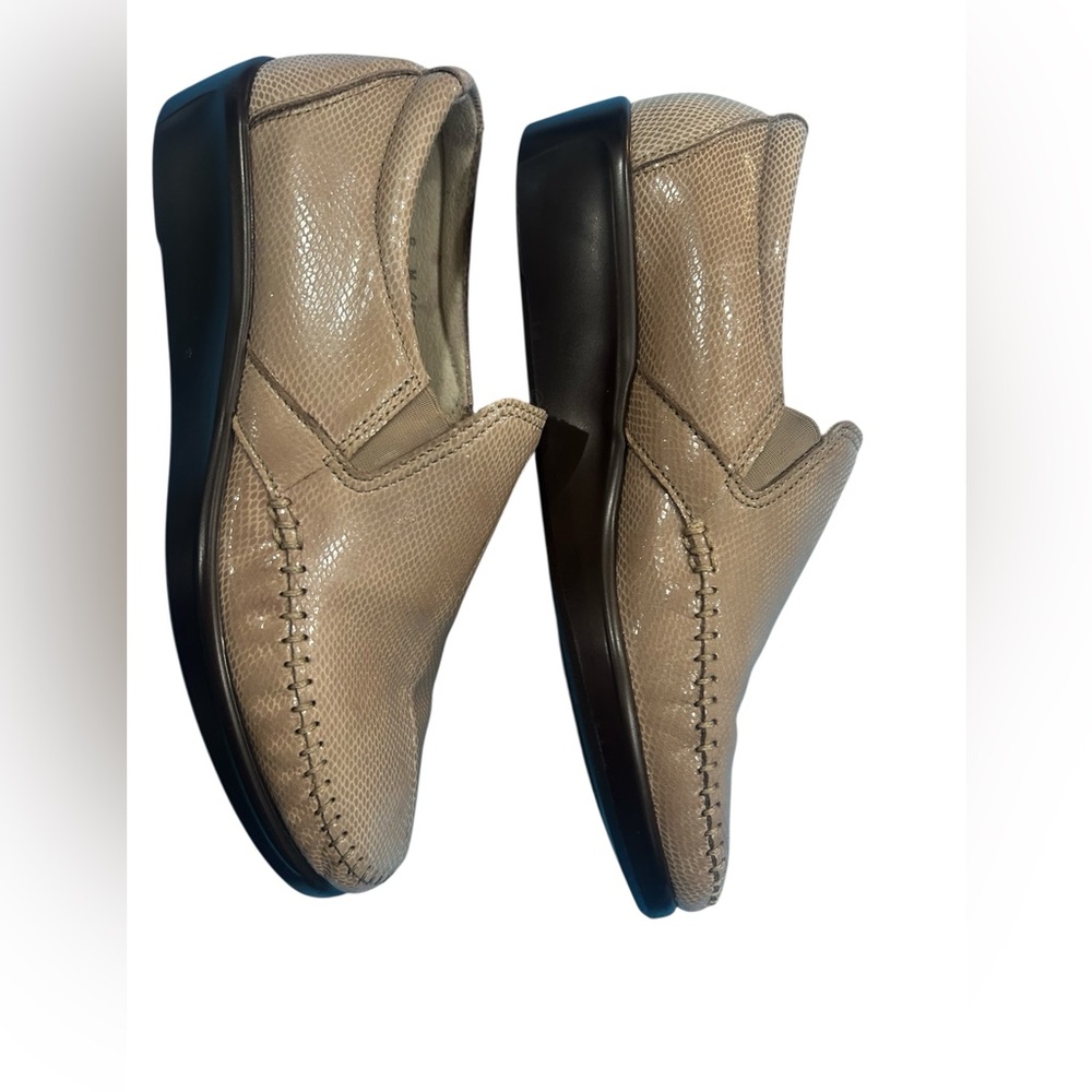 SAS flat shoe in beige color like New. SAS quality brand